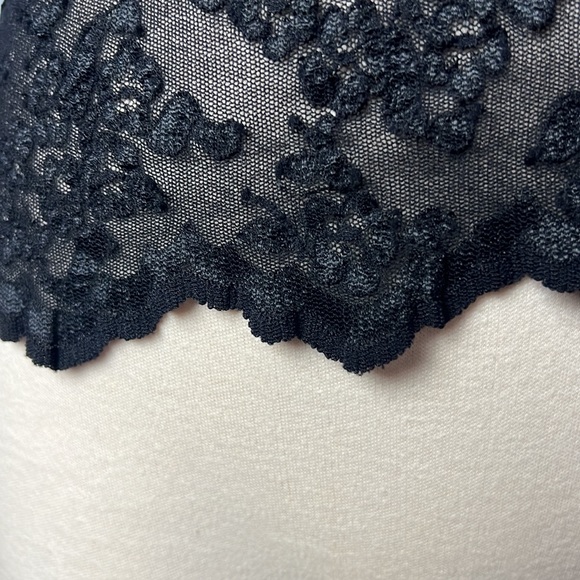 Cabi Longe Sleeve lace Tee - Picture 4 of 11